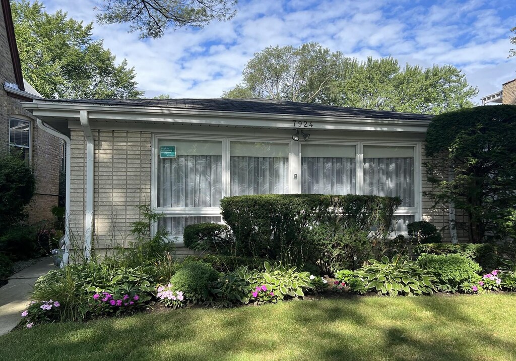 7924 Tripp Ave, Skokie, IL 60076 - photo 1
