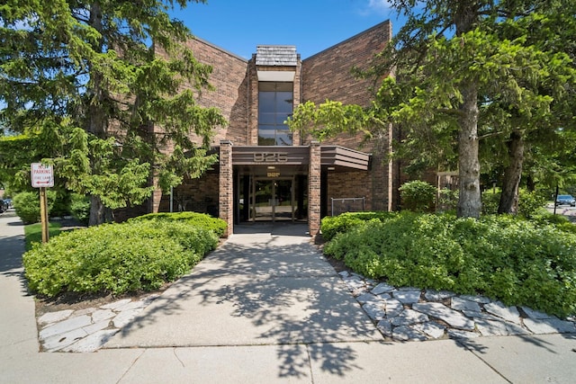 925 Spring Hill Dr Unit 211, Northbrook, IL 60062 - view of building exterior