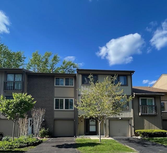 610 E Woodfield Trl, Roselle, IL 60172 - view of property with an attached garage and driveway