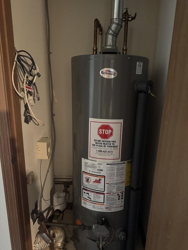 603 Kingston Dr, Romeoville, IL 60446 - utility room with water heater