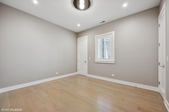 216 S Green St Unit 1N, Chicago, IL 60607 - empty room with light wood-style floors, baseboards, and recessed lighting