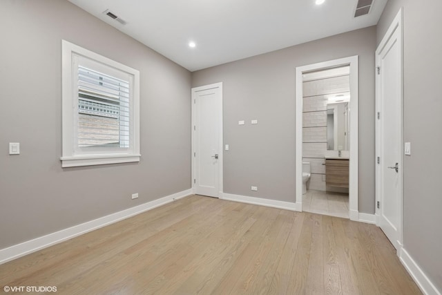 216 S Green St Unit 1N, Chicago, IL 60607 - unfurnished bedroom featuring light wood-type flooring, baseboards, ensuite bath, and recessed lighting