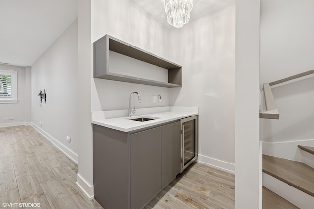 216 S Green St Unit 1N, Chicago, IL 60607 - bar with a sink, wine cooler, light wood-type flooring, and a chandelier