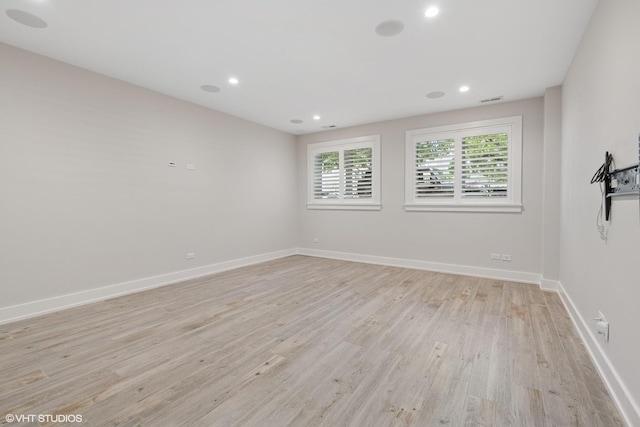 216 S Green St Unit 1N, Chicago, IL 60607 - unfurnished room with light wood-style flooring, baseboards, and recessed lighting