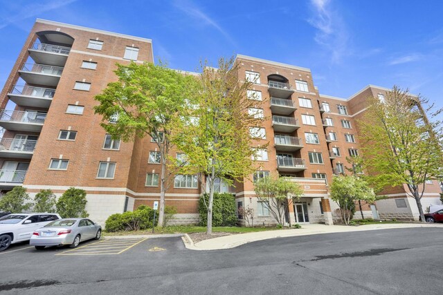390 S Western Ave Unit 703, Des Plaines, IL 60016 - view of property featuring uncovered parking