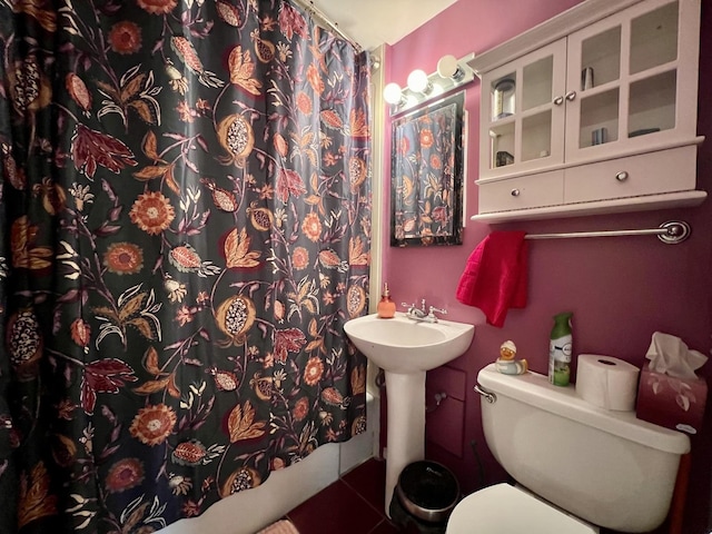1013 W Springfield Ave, Champaign, IL 61821 - bathroom with toilet, curtained shower, and a sink