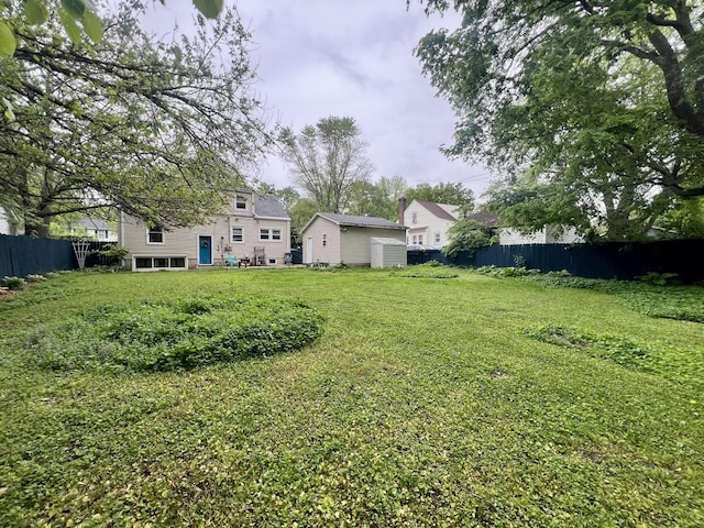 1013 W Springfield Ave, Champaign, IL 61821 - view of yard featuring an outdoor structure