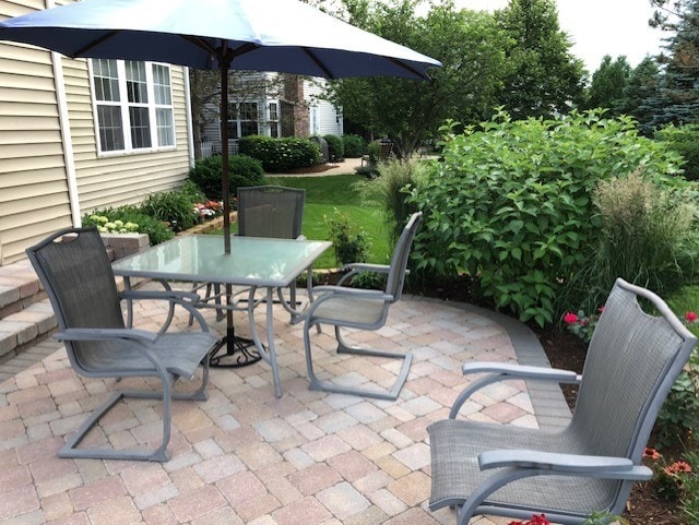 1840 Nashville Ln, Crystal Lake, IL 60014 - view of patio featuring outdoor dining space