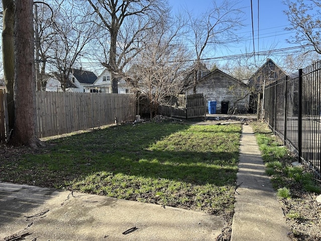 view of yard featuring a fenced backyard