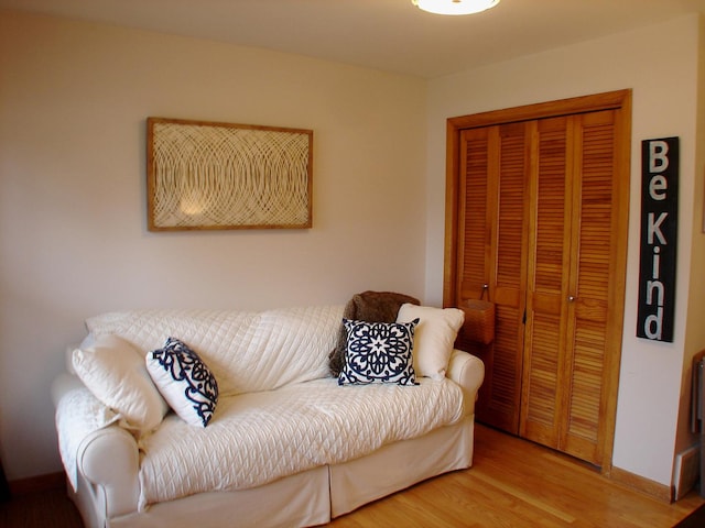 571 Dawn Cir, Grayslake, IL 60030 - living area with light wood finished floors