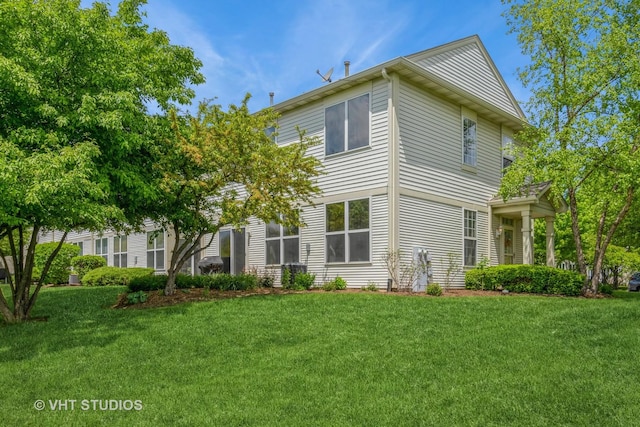 view of front of home with a front lawn