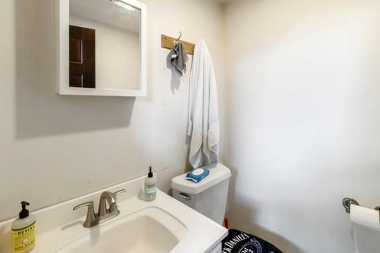 2104 S River Rd, Des Plaines, IL 60018 - bathroom with a sink and toilet