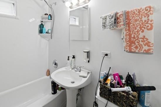 2104 S River Rd, Des Plaines, IL 60018 - full bath with a sink