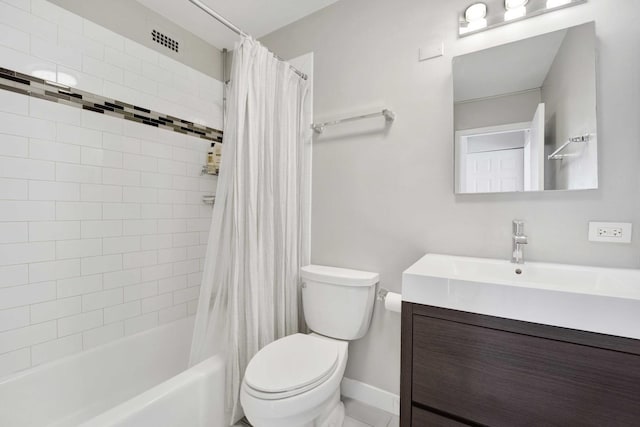 5455 N Sheridan Rd Unit 2915, Chicago, IL 60640 - full bath featuring toilet, shower / tub combo, vanity, and baseboards