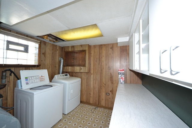 2820 S Shields Ave, Chicago, IL 60616 - laundry area with wooden walls and washer and dryer