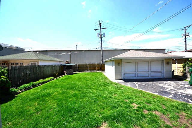 2820 S Shields Ave, Chicago, IL 60616 - view of yard with a detached garage and an outbuilding