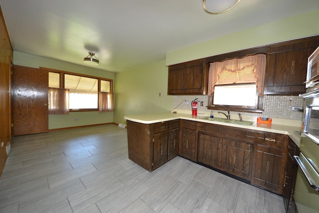 2820 S Shields Ave, Chicago, IL 60616 - kitchen featuring a sink, tasteful backsplash, light countertops, and a peninsula