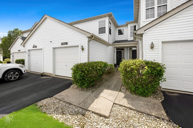 16526 S Nottingham Ct, Lockport, IL 60441 - view of front of property with a garage