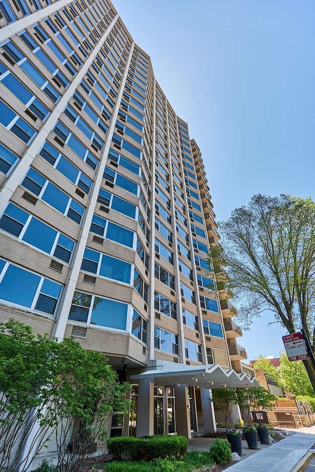 555 W Cornelia Ave Unit 1906, Chicago, IL 60657 - view of property