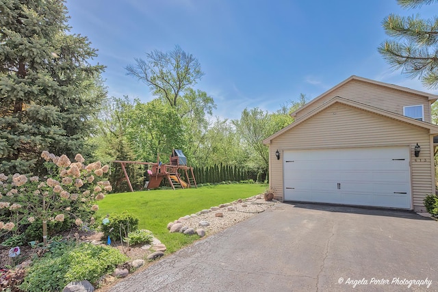 613 W Pheasant Ct, Round Lake Beach, IL 60073 - garage with asphalt driveway