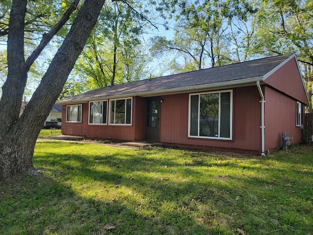 3320 Kimberly Dr, Champaign, IL 61821 - ranch-style home with a front lawn