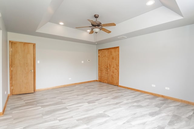 18034 Donatus Dr, Lansing, IL 60438 - spare room with baseboards, recessed lighting, a tray ceiling, and ceiling fan