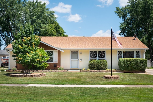 720 Suffolk Pl, Streamwood, IL 60107 - single story home featuring a front yard and a shingled roof