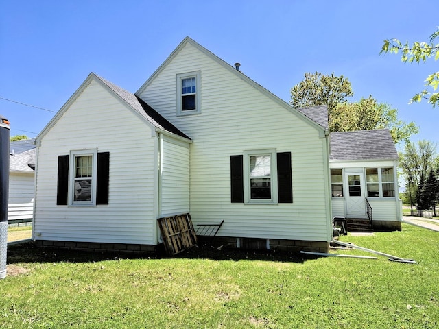 612 W Mason St, Polo, IL 61064 - rear view of property with roof with shingles, a lawn, and entry steps