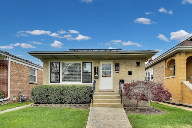 bungalow-style house featuring a front lawn