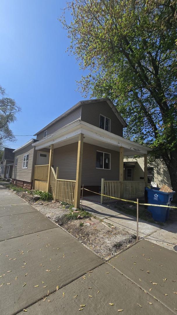 301 N W Ave, Kankakee, IL 60901 - bungalow featuring covered porch