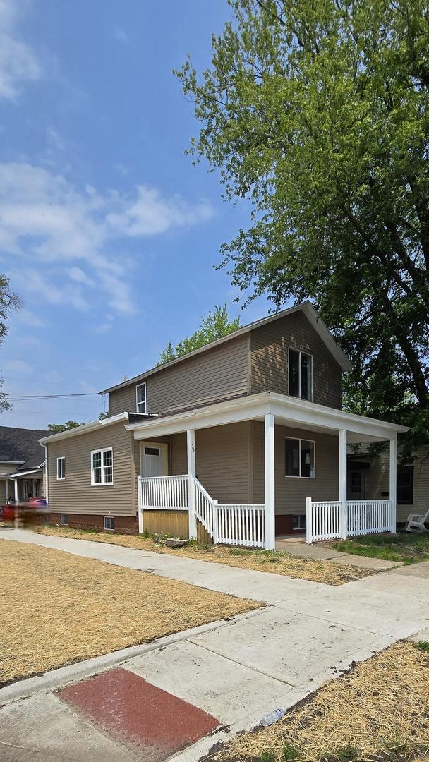 301 N W Ave, Kankakee, IL 60901 - view of front of property featuring a porch
