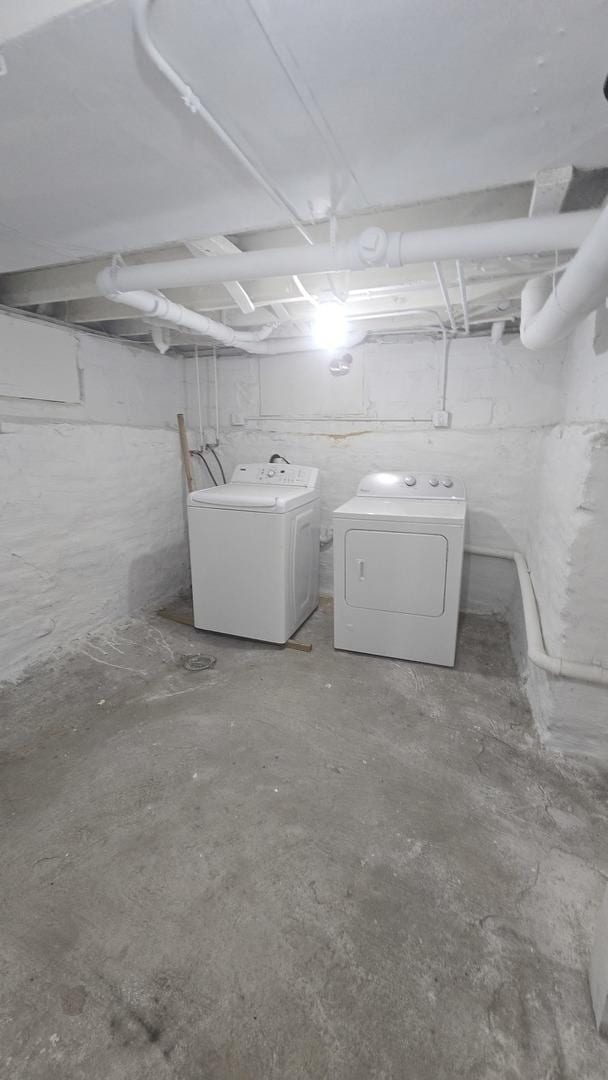 301 N W Ave, Kankakee, IL 60901 - unfinished basement featuring washer and dryer