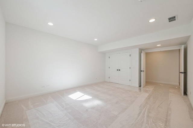 unfurnished bedroom featuring light colored carpet, visible vents, baseboards, and recessed lighting