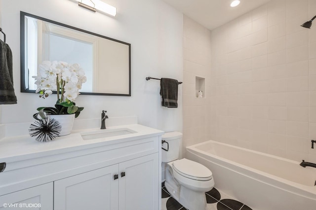 full bathroom featuring toilet, recessed lighting, vanity, and bathtub / shower combination
