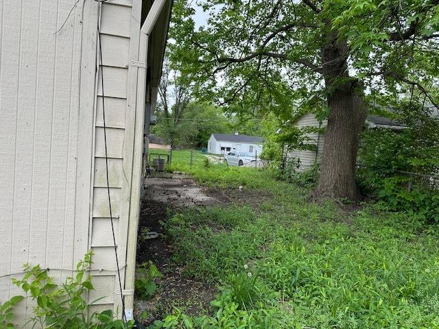 21 Westwood Dr, Cahokia, IL 62206 - view of yard featuring fence