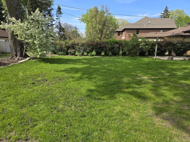 7330 N Kildare Ave, Lincolnwood, IL 60712 - view of grassy yard