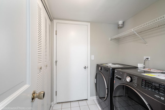 434 Locksley Dr, Streamwood, IL 60107 - laundry room featuring light tile patterned floors, separate washer and dryer, laundry area, and baseboards
