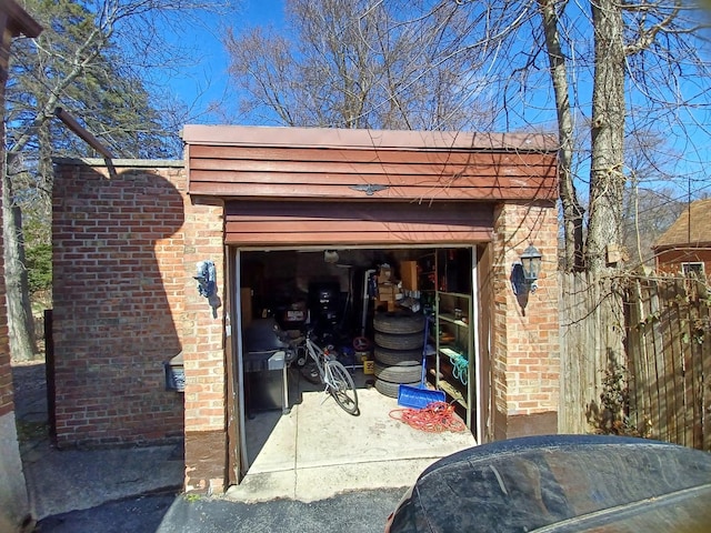 372 55th St, Clarendon Hills, IL 60514 - garage featuring fence