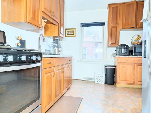 372 55th St, Clarendon Hills, IL 60514 - kitchen featuring stainless steel appliances, light countertops, light floors, and a sink
