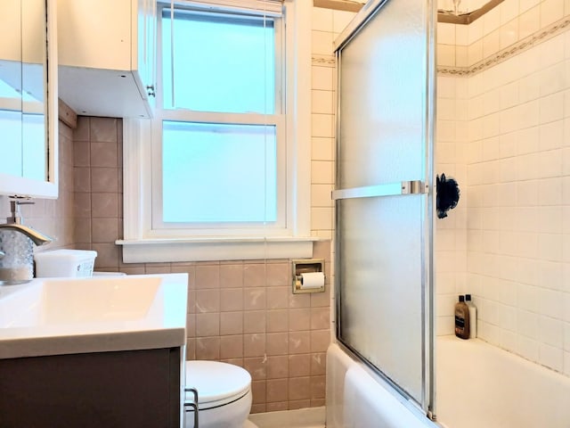 372 55th St, Clarendon Hills, IL 60514 - full bathroom with bath / shower combo with glass door, toilet, tile walls, and vanity