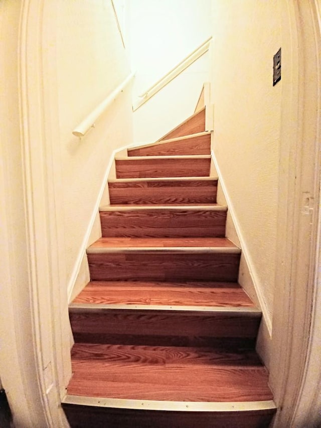 372 55th St, Clarendon Hills, IL 60514 - view of stairway