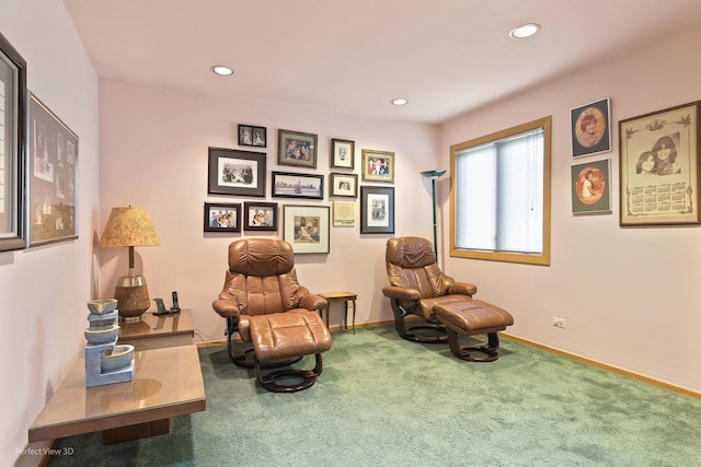 living area featuring carpet, recessed lighting, and baseboards