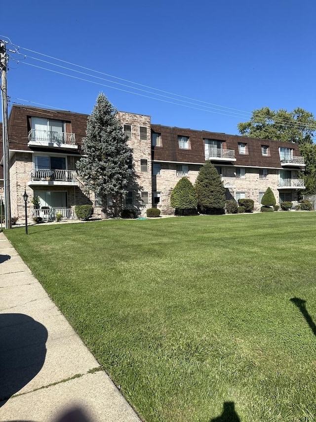 view of grassy yard