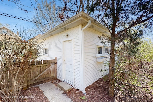620 S Elmwood Ave, Oak Park, IL 60304 - view of outbuilding featuring an outbuilding and fence