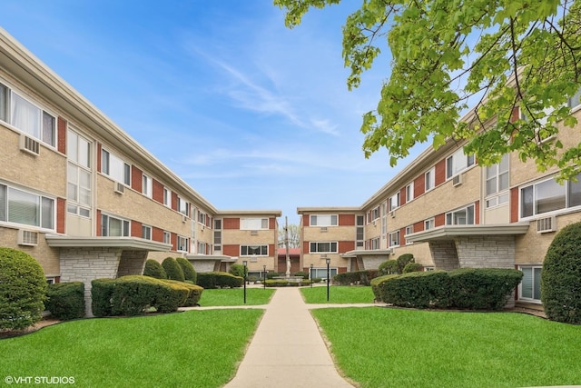 view of property's community featuring a lawn