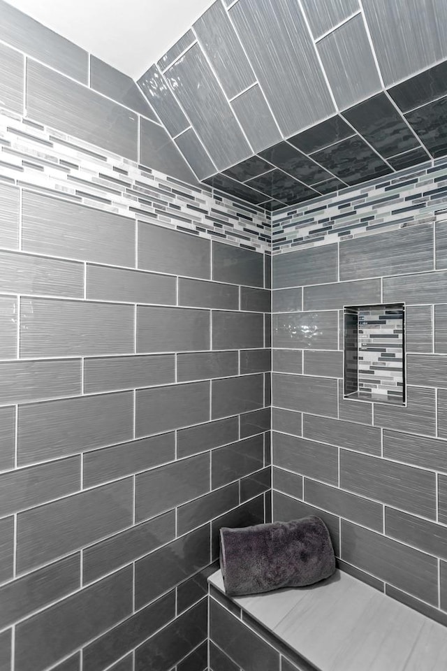 bathroom featuring tiled shower