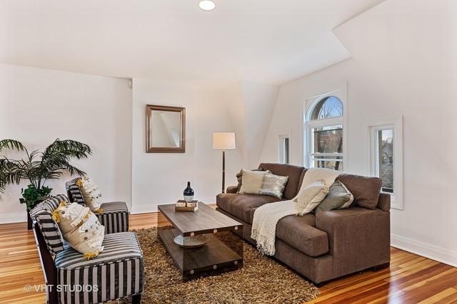living room with recessed lighting, baseboards, and wood finished floors