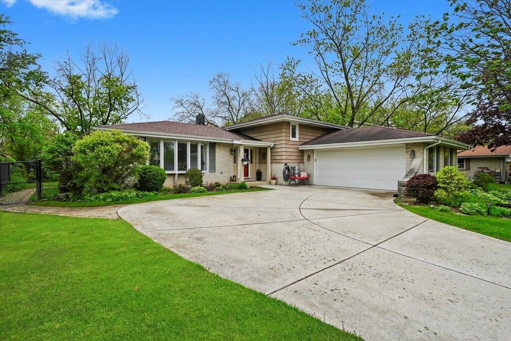 7513 Rohrer Dr, Downers Grove, IL 60516 - photo 1