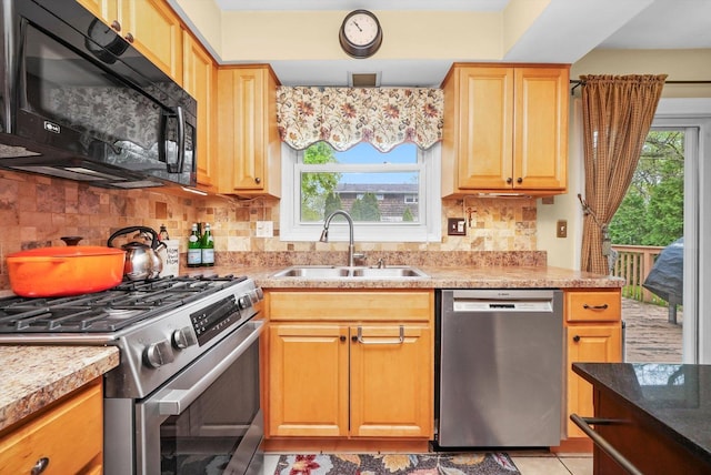 7513 Rohrer Dr, Downers Grove, IL 60516 - kitchen featuring light countertops, tasteful backsplash, appliances with stainless steel finishes, and a sink