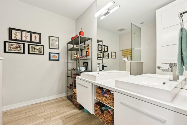 3940 N Ashland Ave Unit 2N, Chicago, IL 60613 - full bath featuring wood finished floors, baseboards, and vanity